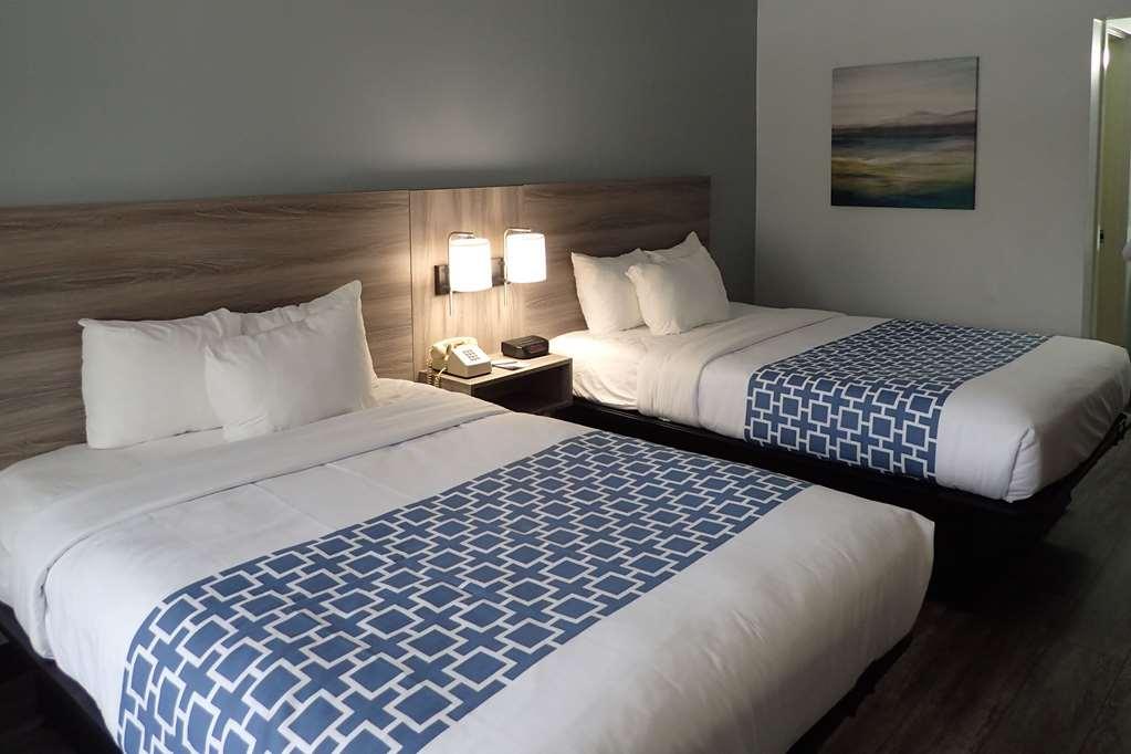 Suburban Studios Tysons Corner Vienna Room photo