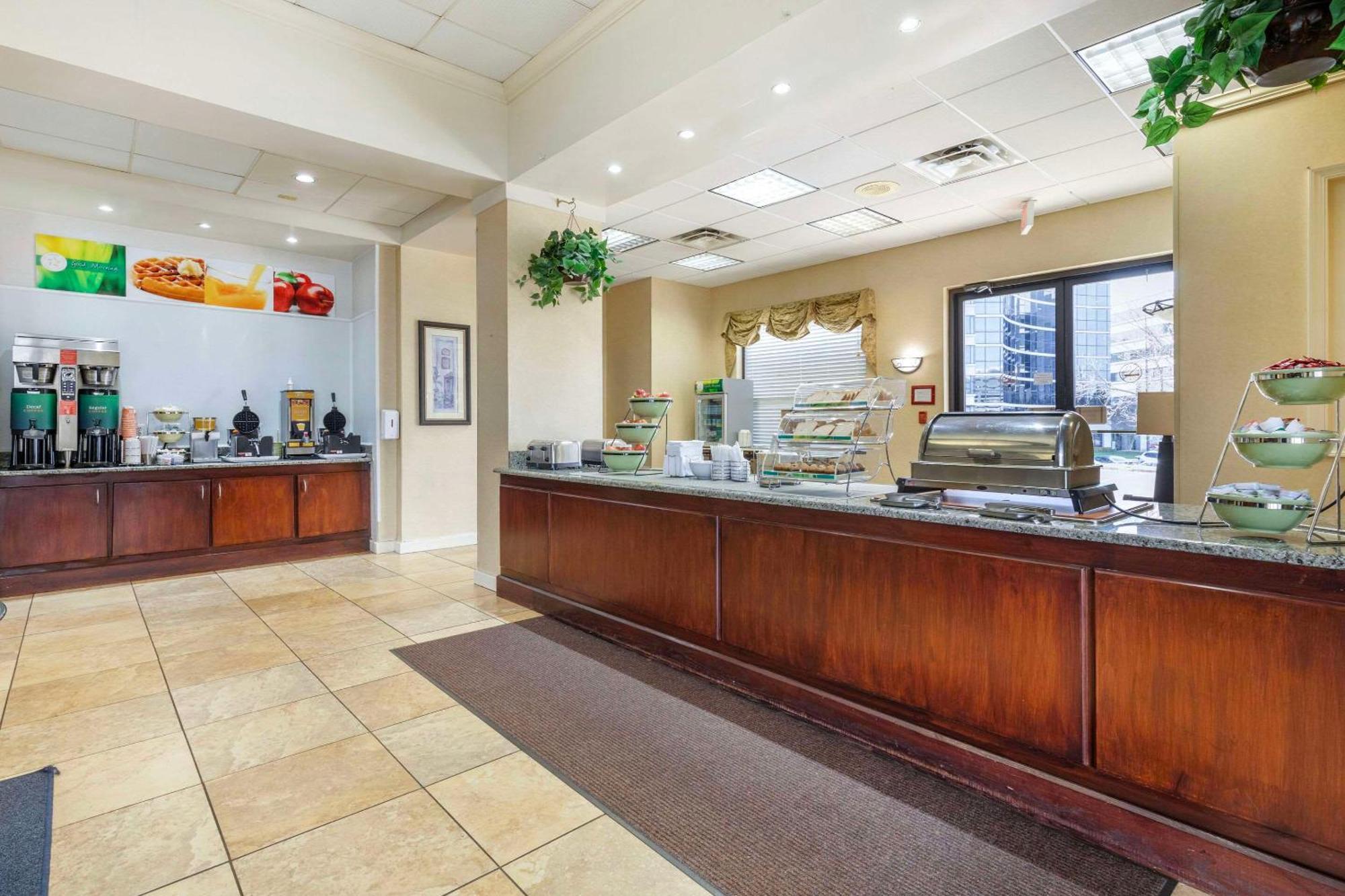 Suburban Studios Tysons Corner Vienna Exterior photo